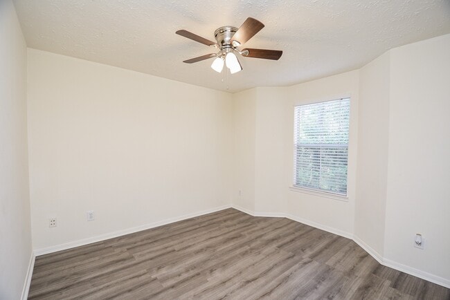 Building Photo - 8051 Bay Branch Dr