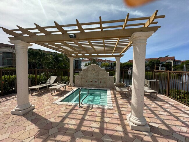 Building Photo - 719 Villa Cir