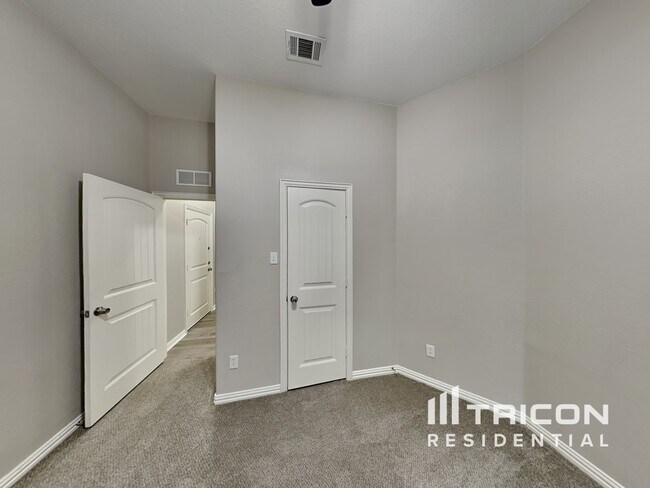 Building Photo - 205 Old Spanish Trail