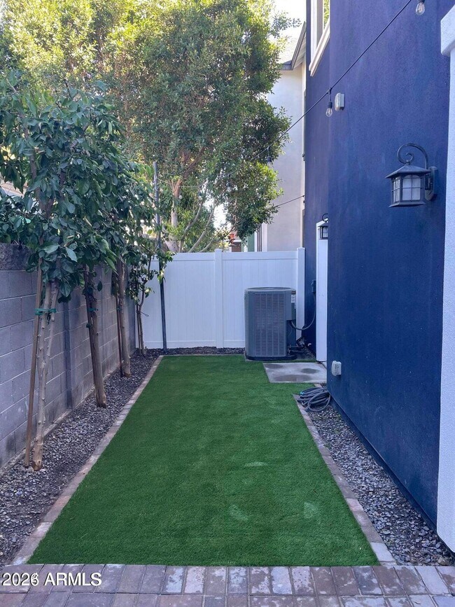 Building Photo - 710 E Boca Raton Rd