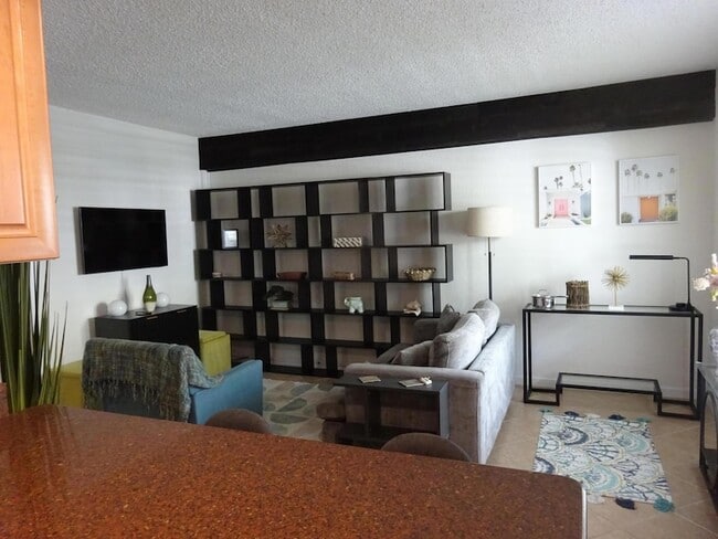 Building Photo - 2660 NE 8th Ave