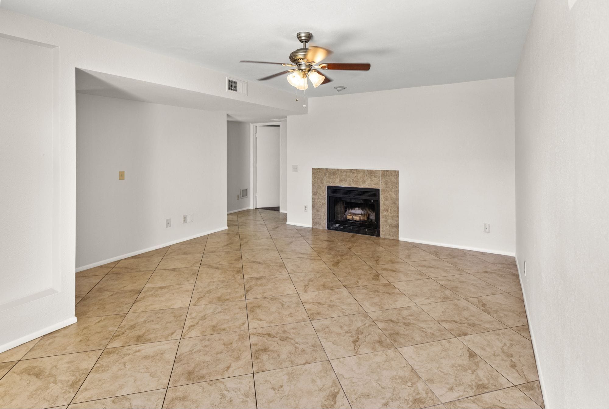 Building Photo - 850 S River Dr