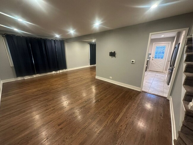 Building Photo - 2543 Crawford Ave