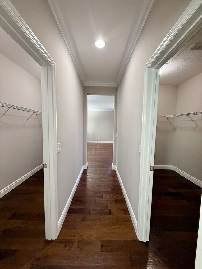 Building Photo - SPACIOUS Two Story Beautiful 5/4 Home in The Enclave At Aloma!