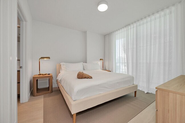 Building Photo - Fully furnished 2-bedroom residence in the heart of Brickell.