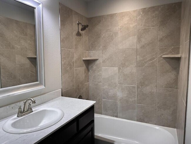 Building Photo - 6801 Jade Dr