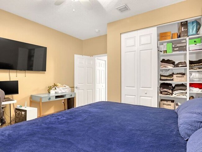 Building Photo - 2227 Ridgewood Cir