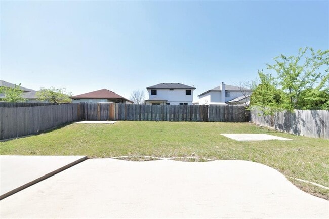Building Photo - 1403 Saddle Dr