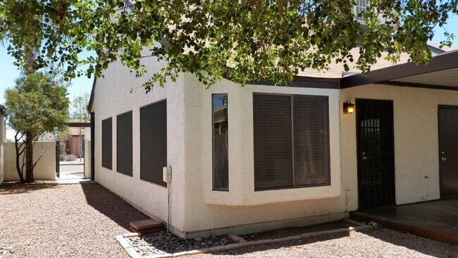 Building Photo - 2114 W Monona Dr