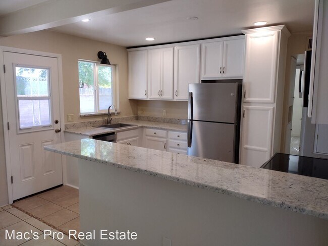 Building Photo - 2 br, 1 bath House - 1212 N. Del Valle Place