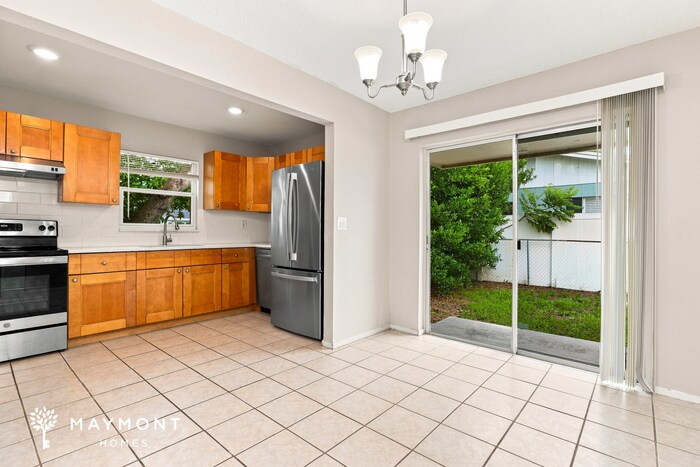 Building Photo - 8221 Jacaranda Ave