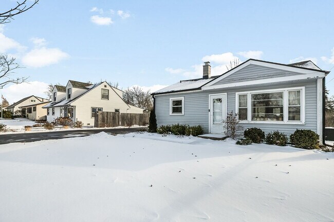 Building Photo - 18229 W Big Oaks Rd