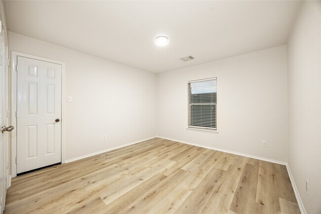 Building Photo - 21327 Colton Cove Dr