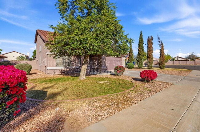 Building Photo - 3722 N 105th Dr