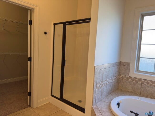Building Photo - 2444 Bell Manor Dr SW