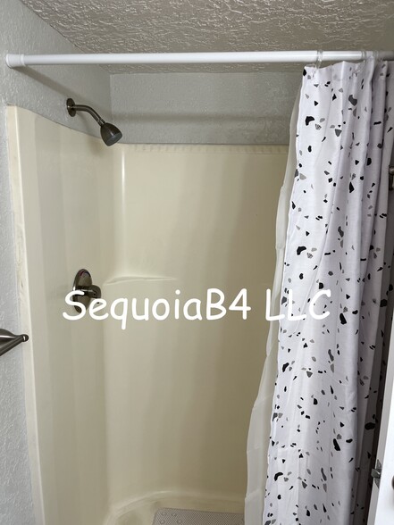 East bath shower - 6041 Sequoia Rd NW