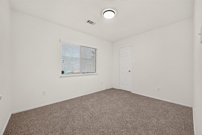 Building Photo - 3830 Flatwood Dr