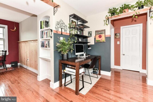 Building Photo - 1808 W Abingdon Dr