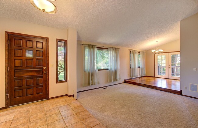 Building Photo - Spacious 3-Bedroom Home with Private Backyard Oasis
