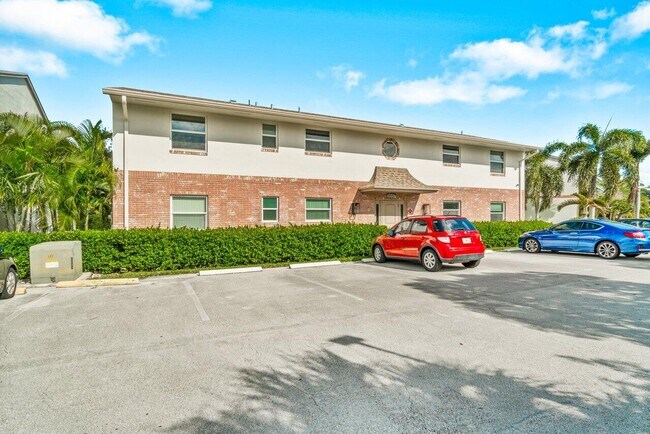 Building Photo - 2037 S Seacrest Blvd