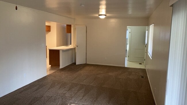 Building Photo - 970 W Alkaline Springs Rd