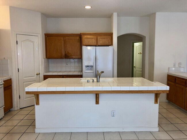 Building Photo - $2,595 Bullard & Polk, 4 Bedroom Home - W. Roberts Ave, Fresno