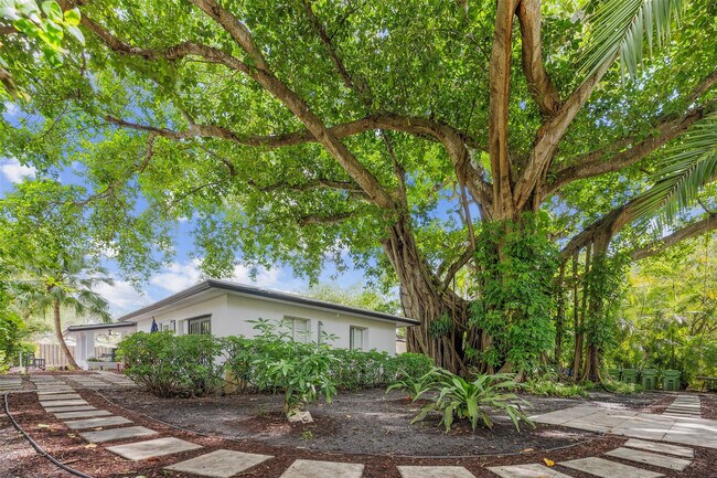 Building Photo - 1221 SW 18th St