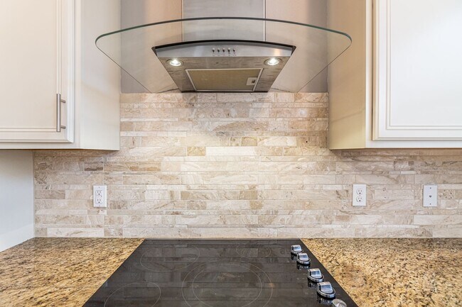 Building Photo - Beautiful Energy Efficient 3/2.5 Townhome ...