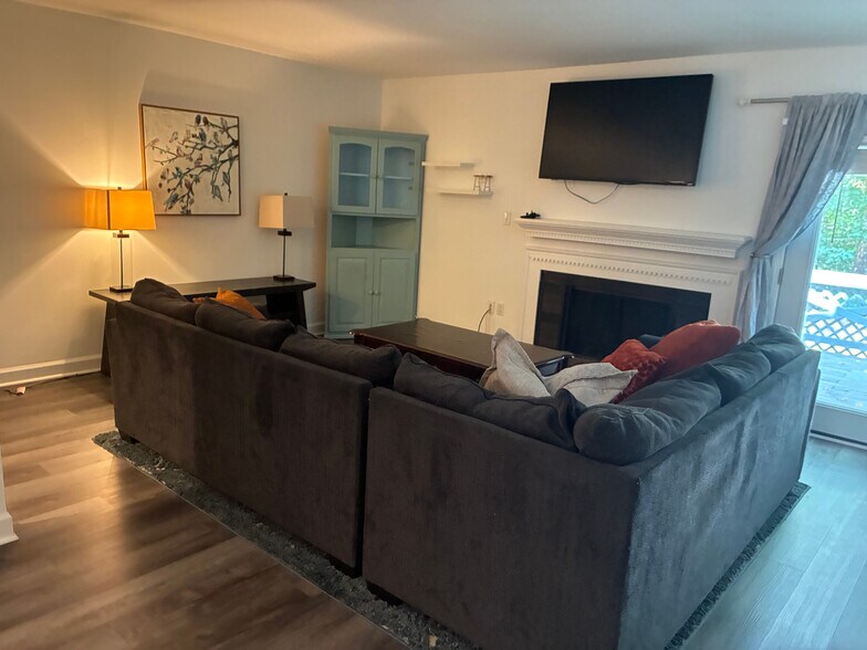 Building Photo - Room in Townhome on Willow Bridge Dr