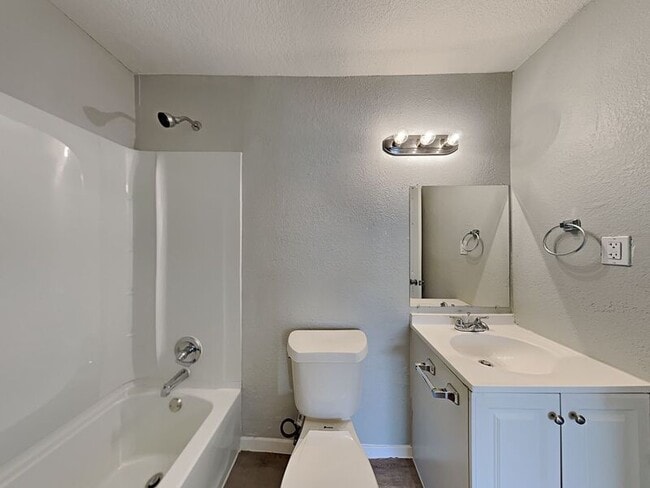 Building Photo - 4725 Dilworth Ct