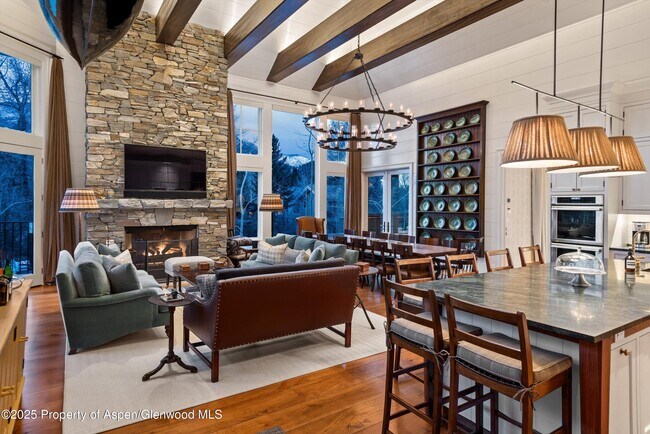 Building Photo - 304 S Garmisch St