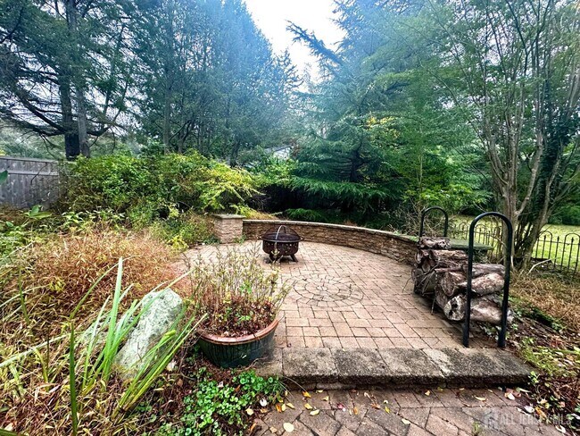 Building Photo - 1 High Acres Dr