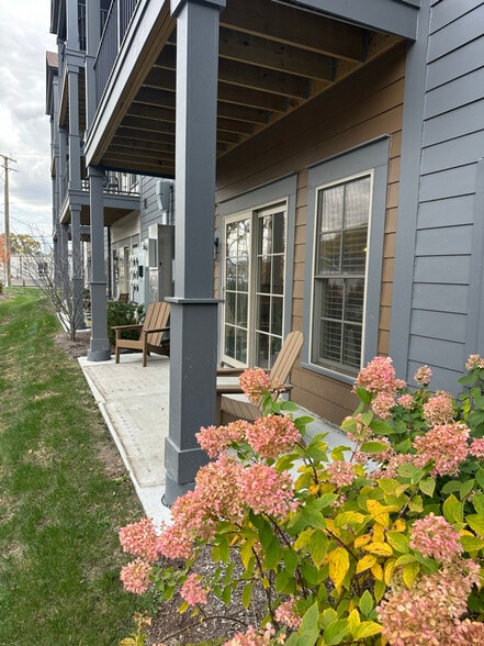 Building Photo - 319 S Glendale Ave