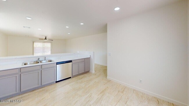 Building Photo - 2574 W Southern Star Dr