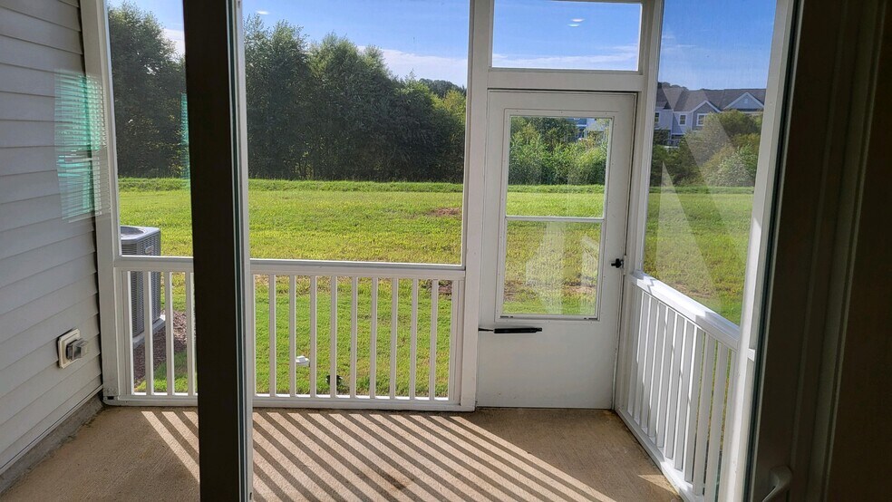 Screened in porch - 3405 Walker Dr