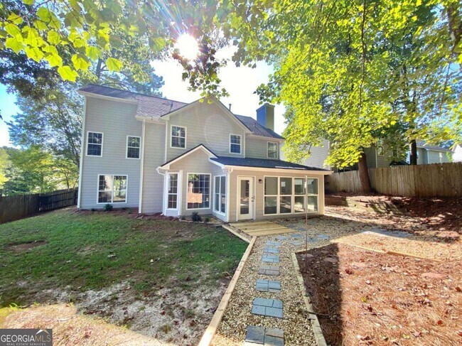 Building Photo - 640 Suwanee Lakes Cir NW