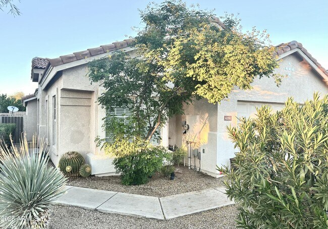 Building Photo - 4256 E Chaparosa Way