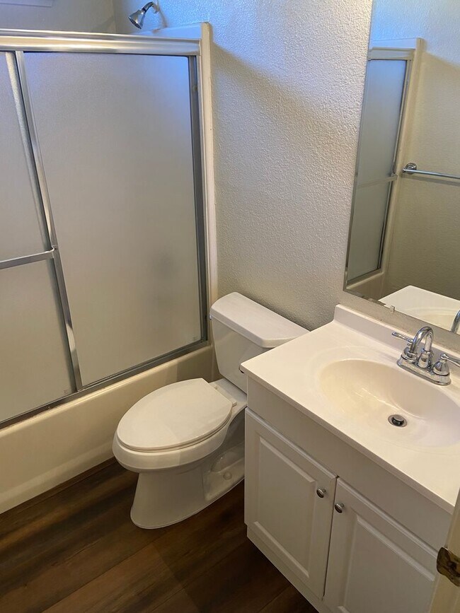 Building Photo - A 2 Bdrm, 1 Bath near the heart of Roseville!
