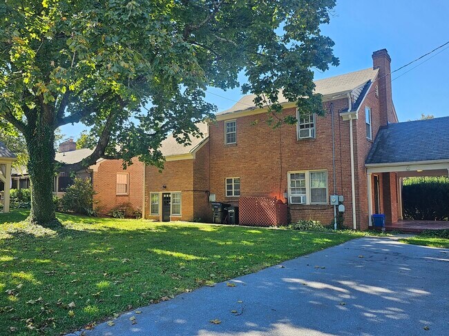 Building Photo - 514 Tennyson Ave