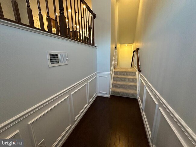 Building Photo - 9075 Alexander Way