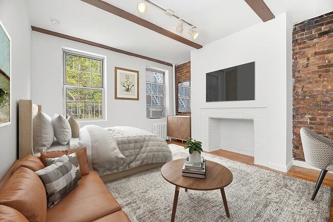 Primary Photo - 224 Sullivan St