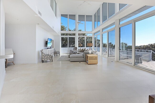 Building Photo - 5801 Gulf of Mexico Dr