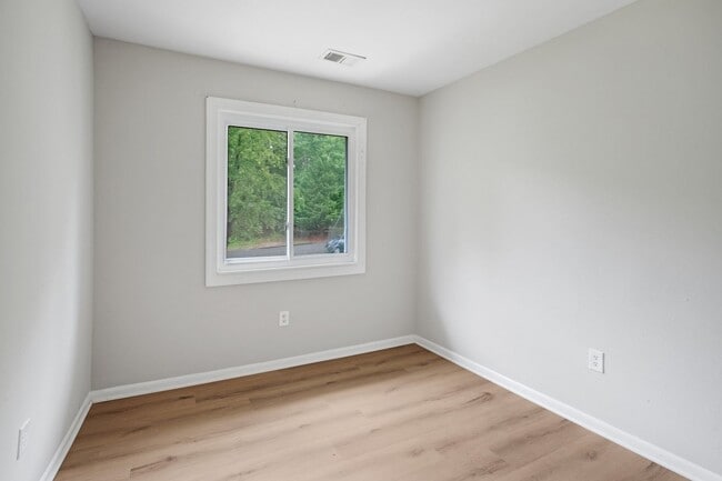 Building Photo - Renovated 4BR/3.5BA Townhome in Stafford –...
