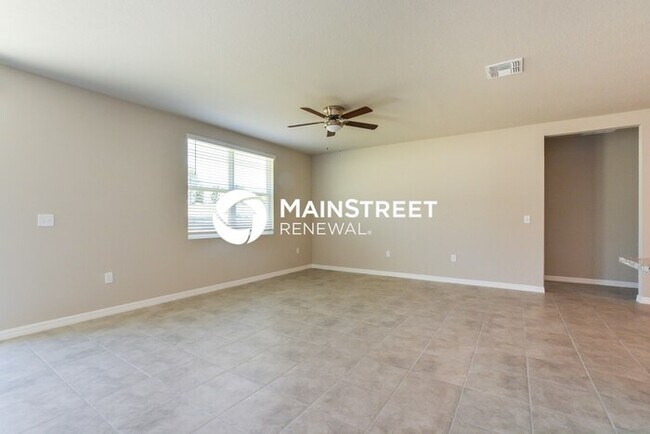 Building Photo - 4 Bedroom Pet-Friendly Home in Auburndale, FL with Main Street Renewal