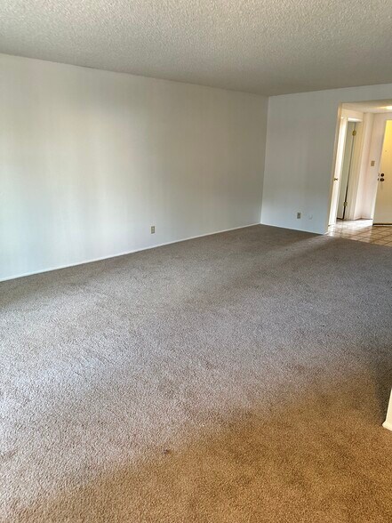 Building Photo - 5650 Sumner Way