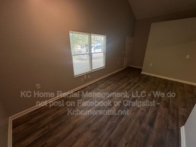 Building Photo - 4140 E 60 Terrace