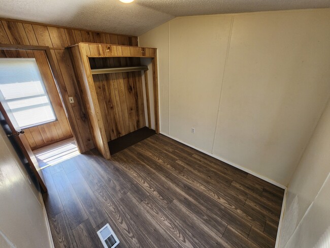 Building Photo - 10916 County Rd 1515