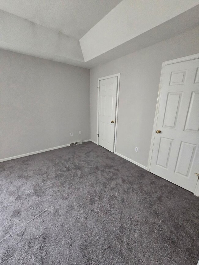 Building Photo - 106-108 Albany Dr.