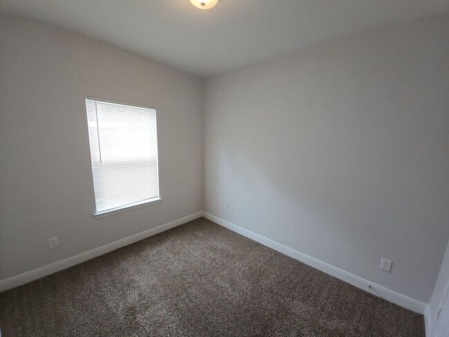 Building Photo - 8235 Locksley Rd