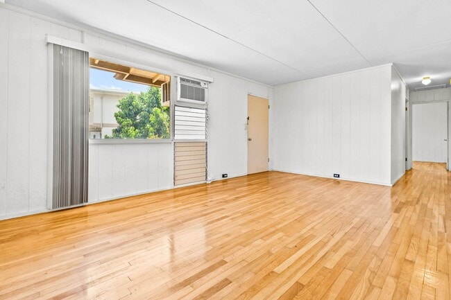 Building Photo - Charming 3 bedroom, 1 bath home with large...